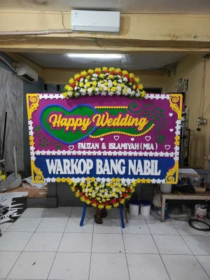 Papan Bunga di Radio Dalam