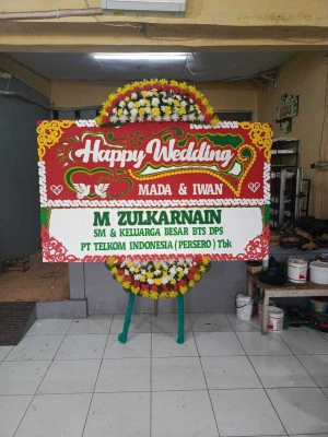 Papan Bunga di Radio Dalam