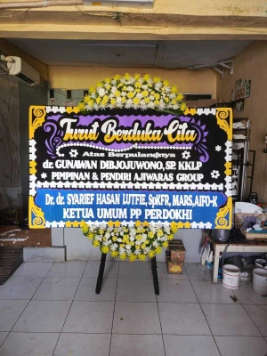 Papan Bunga di Radio Dalam